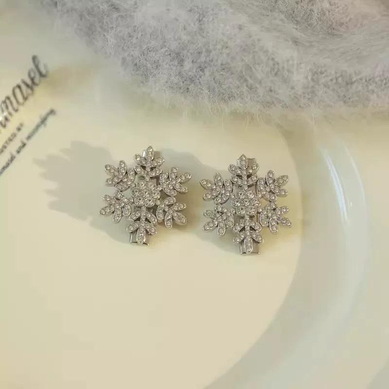 Snowflake Pearl Barrettes – Elegant Hairpins for Women’s Festive Hairstyles - ZA-ZOLA