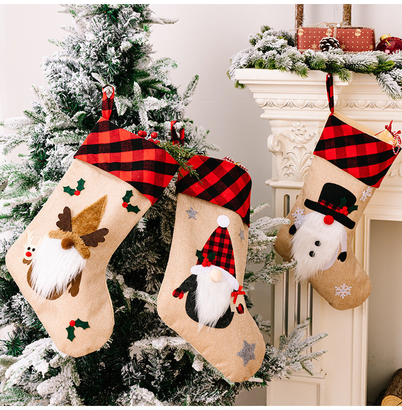 Red & Black Plaid Embroidered Window Pendant – Christmas Holiday Decor - ZA-ZOLA