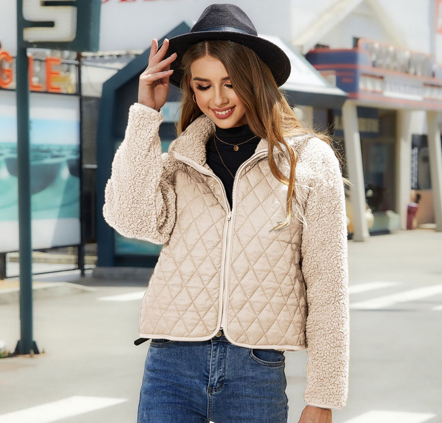 Women's Plush Jacket with Rhombus Stitching Design – Warm Lamb Wool Lapel Zipper Short Coat