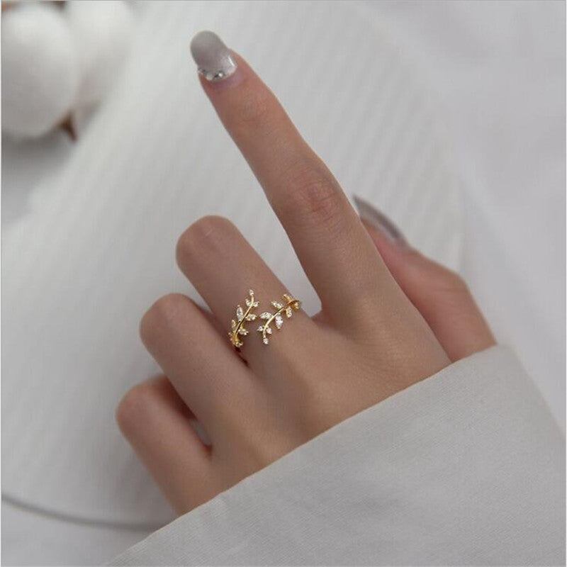 Branch  Ring For Woman Fashion Spring Summer JewelryOverview: Unique design, stylish and beautiful. Good material, comfortable wear. A variety of colors, any choice. 
Product Information: Species: Live Material: CoppeRingZA-ZOLAZA-ZOLAWoman Fashion Spring Summer Jewelry