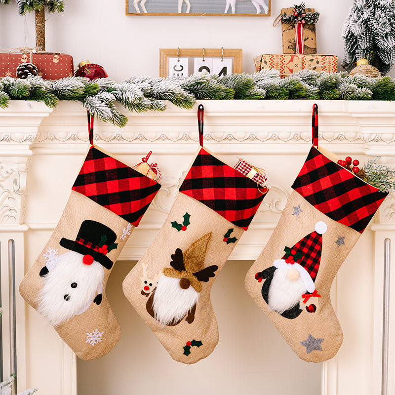 Red & Black Plaid Embroidered Window Pendant – Christmas Holiday Decor - ZA-ZOLA