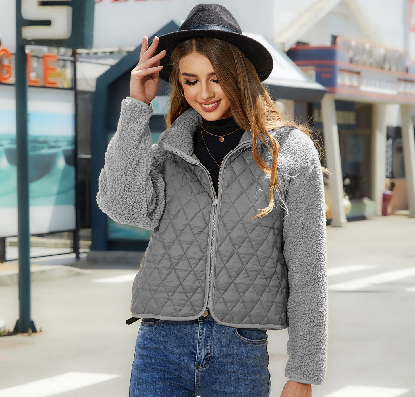 Women's Plush Jacket with Rhombus Stitching Design – Warm Lamb Wool Lapel Zipper Short Coat