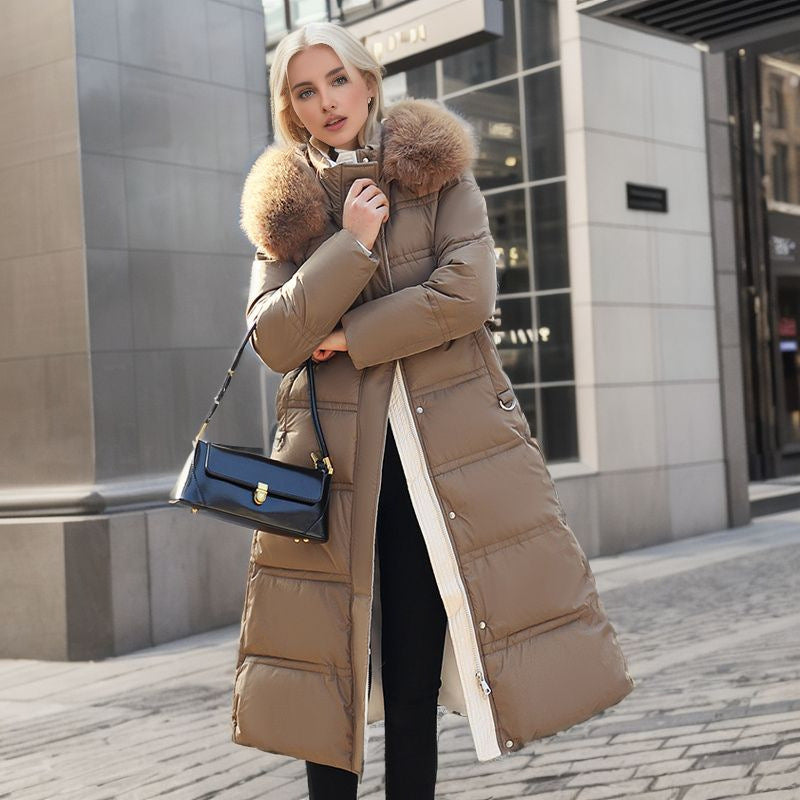 Schlanke lange Winterjacke mit Pelzkapuze und Gürtel – modischer, einfarbiger Kapuzenmantel für Damen